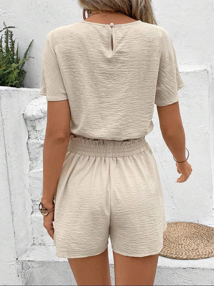 T-shirt à col rond et short à taille élastique pour femme