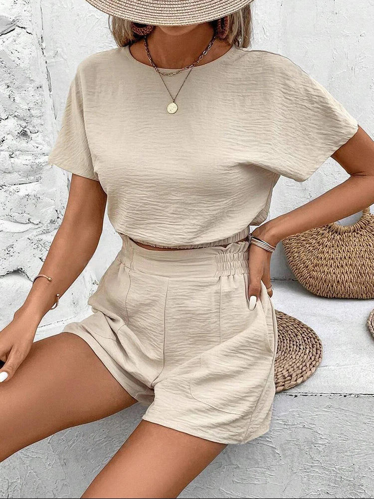T-shirt à col rond et short à taille élastique pour femme